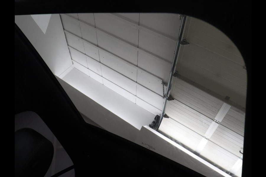 Mercedes-Benz A-Klasse 200 Urban | Panoramadak | Carplay | Stoelverwarming | Burmester Surround | Half leder | Sfeerverlichting | Camera | Navigatie | Full LED | Park Assist | Widescreen