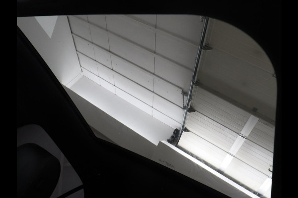 Mercedes-Benz A-Klasse 200 Urban | Panoramadak | Carplay | Stoelverwarming | Burmester Surround | Half leder | Sfeerverlichting | Camera | Navigatie | Full LED | Park Assist | Widescreen