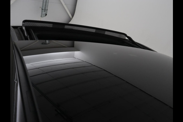 Mercedes-Benz A-Klasse 200 Urban | Panoramadak | Carplay | Stoelverwarming | Burmester Surround | Half leder | Sfeerverlichting | Camera | Navigatie | Full LED | Park Assist | Widescreen