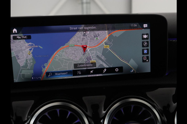 Mercedes-Benz A-Klasse 200 Urban | Panoramadak | Carplay | Stoelverwarming | Burmester Surround | Half leder | Sfeerverlichting | Camera | Navigatie | Full LED | Park Assist | Widescreen