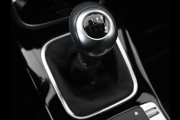 Mercedes-Benz A-Klasse 200 Urban | Panoramadak | Carplay | Stoelverwarming | Burmester Surround | Half leder | Sfeerverlichting | Camera | Navigatie | Full LED | Park Assist | Widescreen