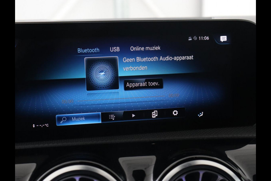 Mercedes-Benz A-Klasse 200 Urban | Panoramadak | Carplay | Stoelverwarming | Burmester Surround | Half leder | Sfeerverlichting | Camera | Navigatie | Full LED | Park Assist | Widescreen