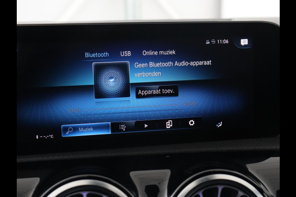 Mercedes-Benz A-Klasse 200 Urban | Panoramadak | Carplay | Stoelverwarming | Burmester Surround | Half leder | Sfeerverlichting | Camera | Navigatie | Full LED | Park Assist | Widescreen