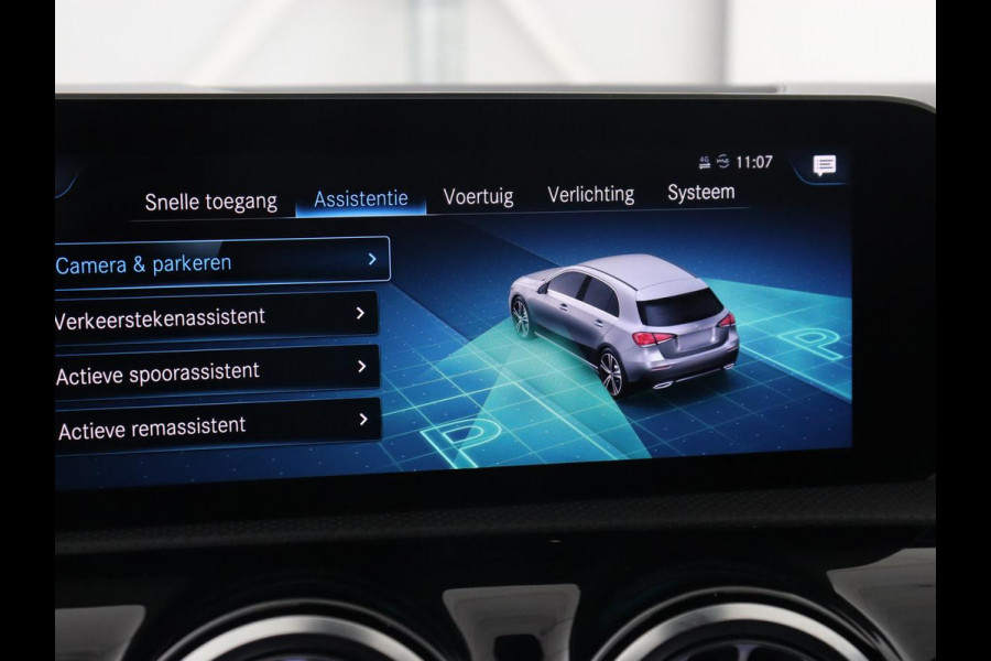 Mercedes-Benz A-Klasse 200 Urban | Panoramadak | Carplay | Stoelverwarming | Burmester Surround | Half leder | Sfeerverlichting | Camera | Navigatie | Full LED | Park Assist | Widescreen