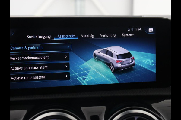 Mercedes-Benz A-Klasse 200 Urban | Panoramadak | Carplay | Stoelverwarming | Burmester Surround | Half leder | Sfeerverlichting | Camera | Navigatie | Full LED | Park Assist | Widescreen