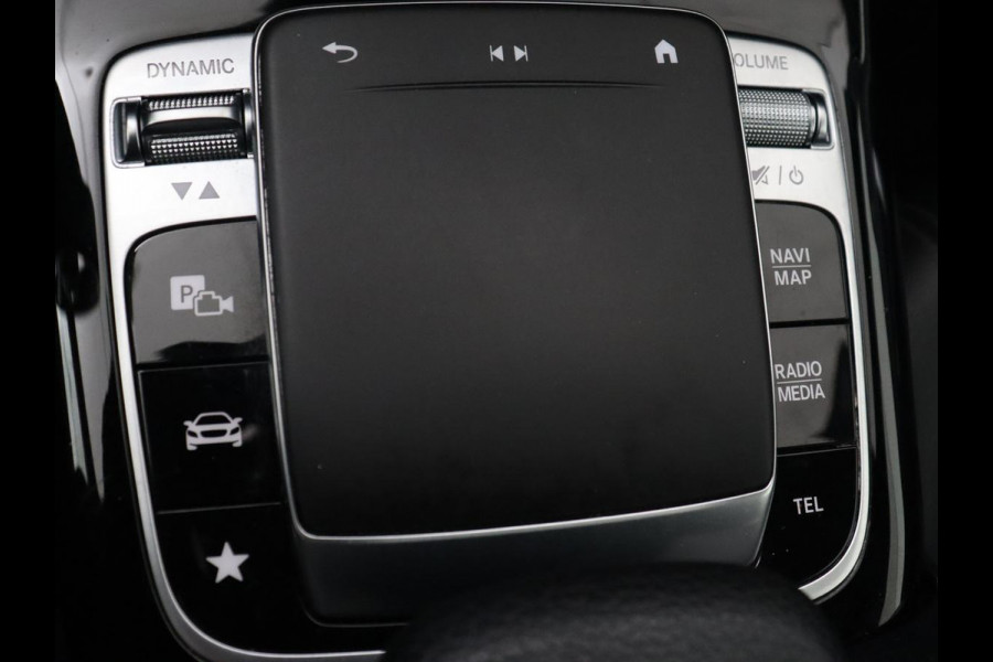 Mercedes-Benz A-Klasse 200 Urban | Panoramadak | Carplay | Stoelverwarming | Burmester Surround | Half leder | Sfeerverlichting | Camera | Navigatie | Full LED | Park Assist | Widescreen