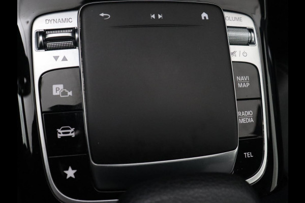Mercedes-Benz A-Klasse 200 Urban | Panoramadak | Carplay | Stoelverwarming | Burmester Surround | Half leder | Sfeerverlichting | Camera | Navigatie | Full LED | Park Assist | Widescreen