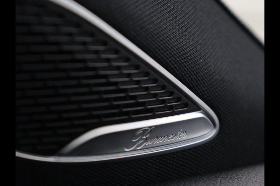 Mercedes-Benz A-Klasse 200 Urban | Panoramadak | Carplay | Stoelverwarming | Burmester Surround | Half leder | Sfeerverlichting | Camera | Navigatie | Full LED | Park Assist | Widescreen