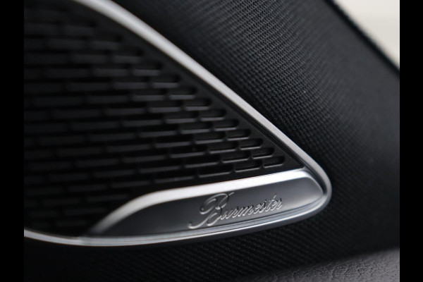 Mercedes-Benz A-Klasse 200 Urban | Panoramadak | Carplay | Stoelverwarming | Burmester Surround | Half leder | Sfeerverlichting | Camera | Navigatie | Full LED | Park Assist | Widescreen