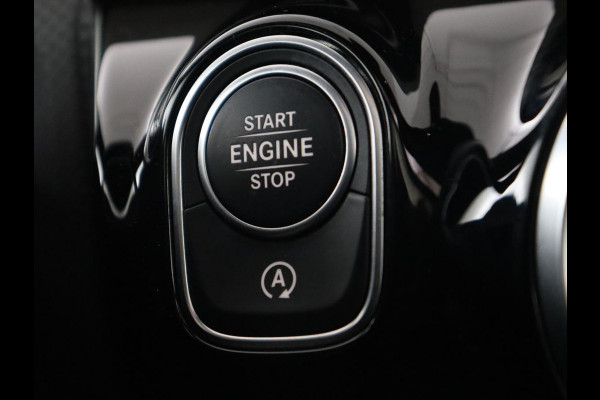 Mercedes-Benz A-Klasse 200 Urban | Panoramadak | Carplay | Stoelverwarming | Burmester Surround | Half leder | Sfeerverlichting | Camera | Navigatie | Full LED | Park Assist | Widescreen