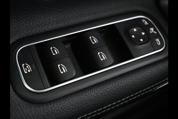 Mercedes-Benz A-Klasse 200 Urban | Panoramadak | Carplay | Stoelverwarming | Burmester Surround | Half leder | Sfeerverlichting | Camera | Navigatie | Full LED | Park Assist | Widescreen