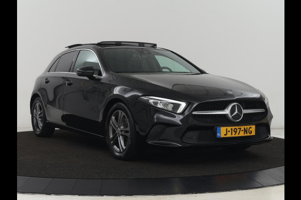 Mercedes-Benz A-Klasse 200 Urban | Panoramadak | Carplay | Stoelverwarming | Burmester Surround | Half leder | Sfeerverlichting | Camera | Navigatie | Full LED | Park Assist | Widescreen