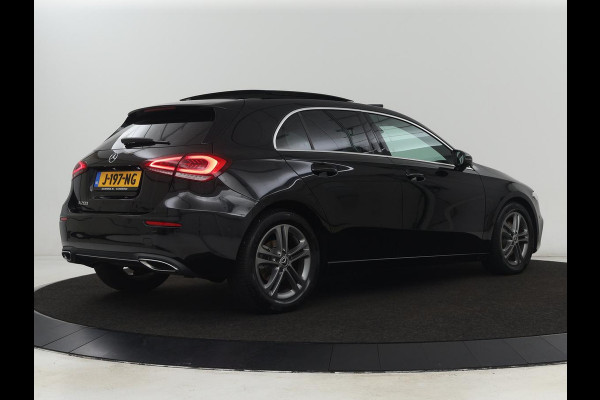 Mercedes-Benz A-Klasse 200 Urban | Panoramadak | Carplay | Stoelverwarming | Burmester Surround | Half leder | Sfeerverlichting | Camera | Navigatie | Full LED | Park Assist | Widescreen