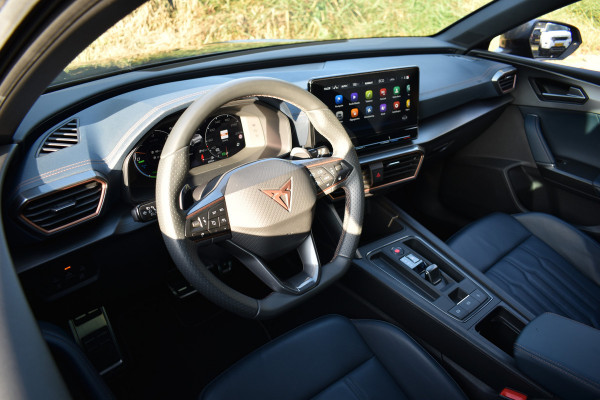 CUPRA Leon e-HYBRID 204PK DSG BUSINESS SPORT LEDER/CAMERA/NAVI/CARPLAY