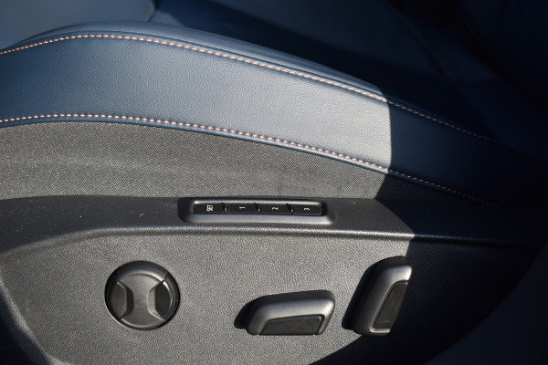 CUPRA Leon e-HYBRID 204PK DSG BUSINESS SPORT LEDER/CAMERA/NAVI/CARPLAY