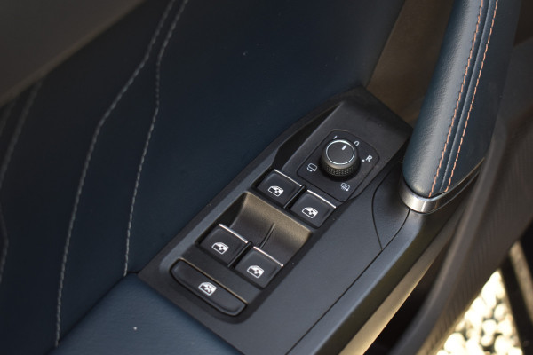 CUPRA Leon e-HYBRID 204PK DSG BUSINESS SPORT LEDER/CAMERA/NAVI/CARPLAY