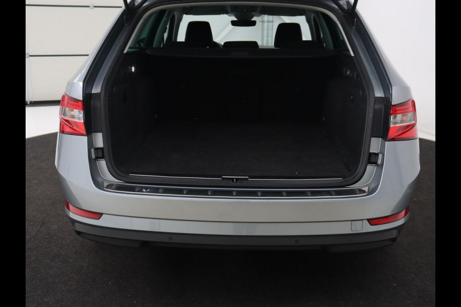 Škoda Superb 1.4 TSI iV Business Edition | 1e eigenaar | Stoelverwarming | Camera | Carplay | Full LED | Navigatie | Cruise control | Climate control | PHEV | Plug In