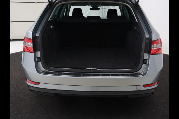 Škoda Superb 1.4 TSI iV Business Edition | 1e eigenaar | Stoelverwarming | Camera | Carplay | Full LED | Navigatie | Cruise control | Climate control | PHEV | Plug In