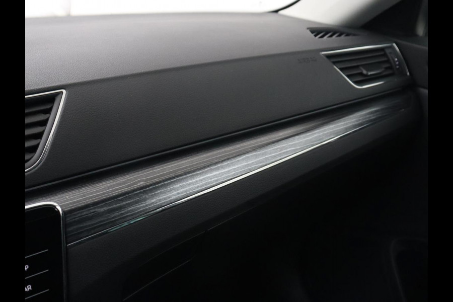 Škoda Superb 1.4 TSI iV Business Edition | 1e eigenaar | Stoelverwarming | Camera | Carplay | Full LED | Navigatie | Cruise control | Climate control | PHEV | Plug In