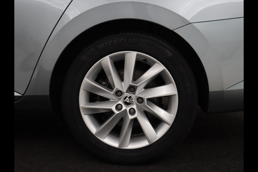 Škoda Superb 1.4 TSI iV Business Edition | 1e eigenaar | Stoelverwarming | Camera | Carplay | Full LED | Navigatie | Cruise control | Climate control | PHEV | Plug In