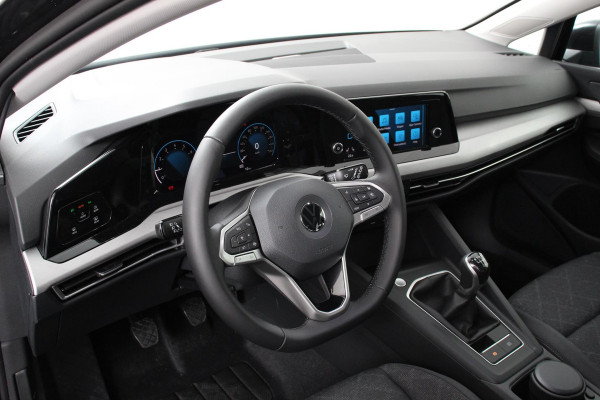 Volkswagen Golf 1.5 TSI 130pk Life Navigatie Climate control Camera Parkeer sensoren Virtual Cockpit Stoel en Stuur verwarming