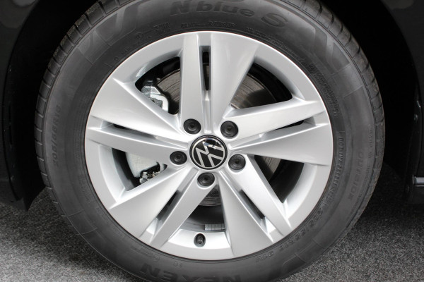 Volkswagen Golf 1.5 TSI 130pk Life Navigatie Climate control Camera Parkeer sensoren Virtual Cockpit Stoel en Stuur verwarming