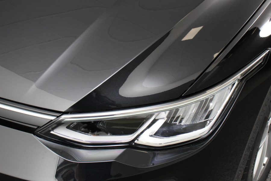 Volkswagen Golf 1.5 TSI 130pk Life Navigatie Climate control Camera Parkeer sensoren Virtual Cockpit Stoel en Stuur verwarming