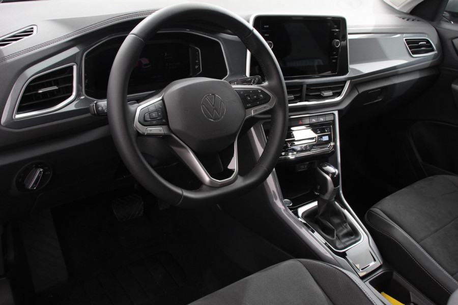 Volkswagen T-Roc 1.5 TSI 150pk DSG Style | Navigatie | Apple Carplay/Android Auto | Parkeersensoren | Camera | Adaptive Cruise Control | Blind Spot Assist | Park Assist | Stoel- en stuurverwarming | Elektrische achterklep | LED-koplampen