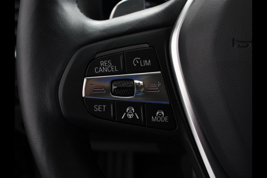 BMW 3 Serie Touring 320e Climate control Adaptive cruise control Parkeersensoren Navigatie LED Apple Carplay/ Android Auto
