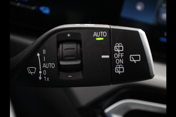 BMW 3 Serie Touring 320e Climate control Adaptive cruise control Parkeersensoren Navigatie LED Apple Carplay/ Android Auto