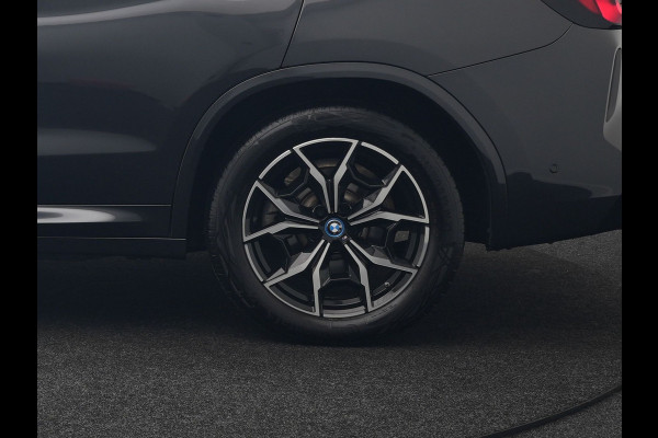 BMW X3 xDrive30e M Sport FACELIFT Plug In Hybrid 293pk Dealer O.H. PHEV | Panodak | Laser LED | Head Up | 360 Camera | Lederen Sportstoelen Memory & Verwarmd | Apple Carplay | Sfeerverlichting | Stuur Verwarmd | Keyless | Blis | Navigatie | Virtual | DAB |