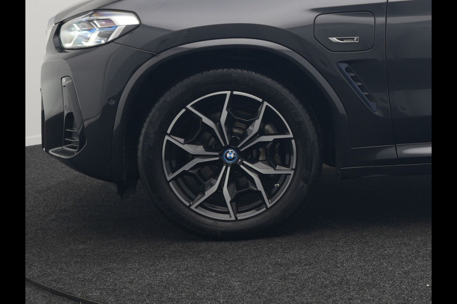 BMW X3 xDrive30e M Sport FACELIFT Plug In Hybrid 293pk Dealer O.H. PHEV | Panodak | Laser LED | Head Up | 360 Camera | Lederen Sportstoelen Memory & Verwarmd | Apple Carplay | Sfeerverlichting | Stuur Verwarmd | Keyless | Blis | Navigatie | Virtual | DAB |