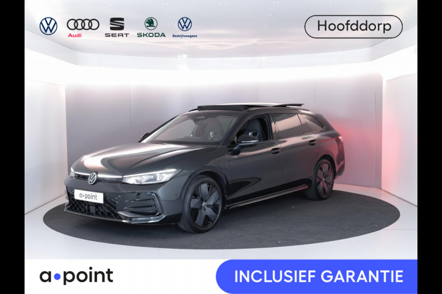 Volkswagen Passat Variant 1.5 eHybrid R-Line Edition 272PK PHEV | Panorama dak | Harman Kardon geluidsinstallatie | Trekhaak | Black style |