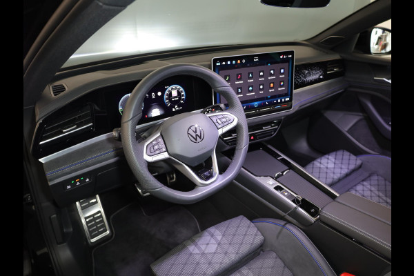 Volkswagen Passat Variant 1.5 eHybrid R-Line Edition 272PK PHEV | Panorama dak | Harman Kardon geluidsinstallatie | Trekhaak | Black style |