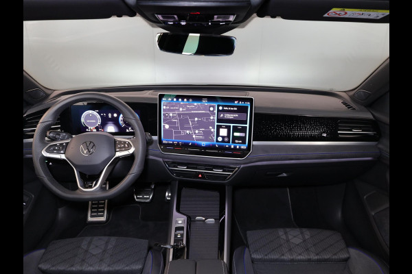 Volkswagen Passat Variant 1.5 eHybrid R-Line Edition 272PK PHEV | Panorama dak | Harman Kardon geluidsinstallatie | Trekhaak | Black style |