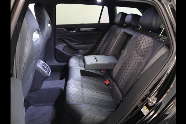 Volkswagen Passat Variant 1.5 eHybrid R-Line Edition 272PK PHEV | Panorama dak | Harman Kardon geluidsinstallatie | Trekhaak | Black style |