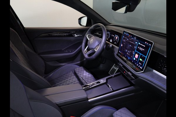 Volkswagen Passat Variant 1.5 eHybrid R-Line Edition 272PK PHEV | Panorama dak | Harman Kardon geluidsinstallatie | Trekhaak | Black style |