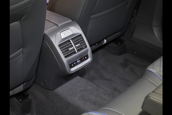 Volkswagen Passat Variant 1.5 eHybrid R-Line Edition 272PK PHEV | Panorama dak | Harman Kardon geluidsinstallatie | Trekhaak | Black style |