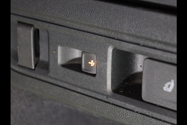 Volkswagen Passat Variant 1.5 eHybrid R-Line Edition 272PK PHEV | Panorama dak | Harman Kardon geluidsinstallatie | Trekhaak | Black style |