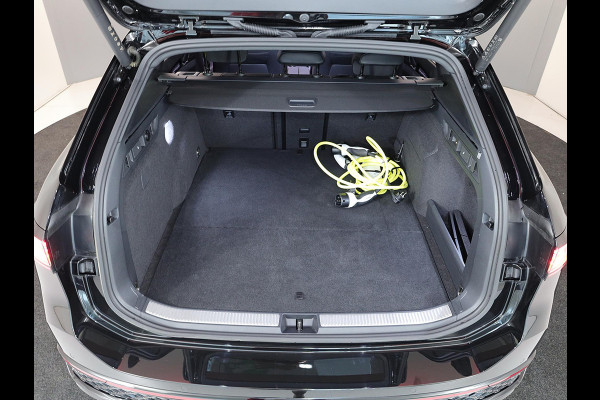 Volkswagen Passat Variant 1.5 eHybrid R-Line Edition 272PK PHEV | Panorama dak | Harman Kardon geluidsinstallatie | Trekhaak | Black style |