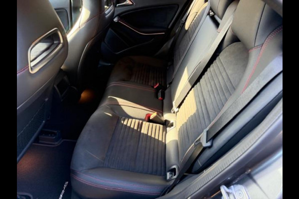 Mercedes-Benz A-Klasse 180 Ambition AMG-Line ,Navigatie, Xenon/Led, Lm velgen, afn.Trekhaak,