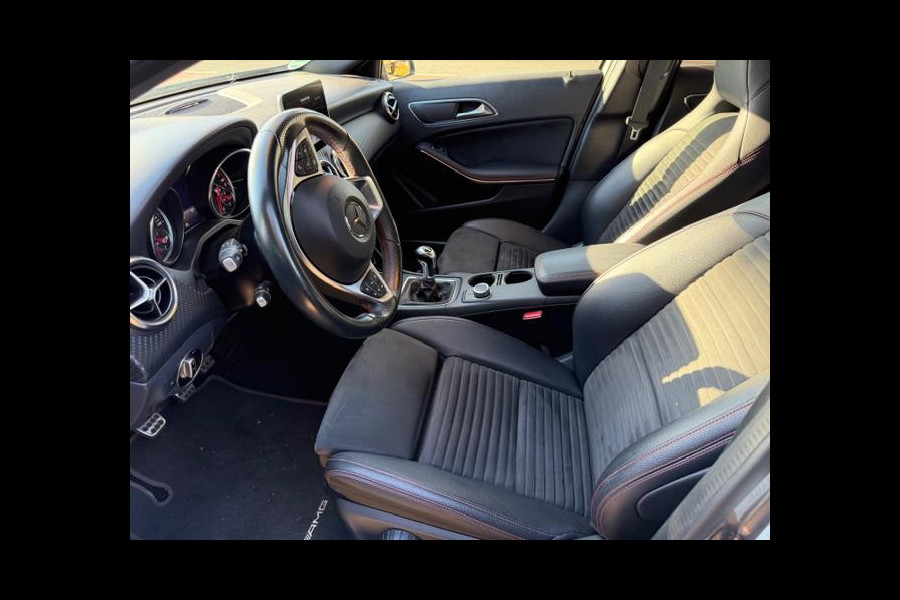 Mercedes-Benz A-Klasse 180 Ambition AMG-Line ,Navigatie, Xenon/Led, Lm velgen, afn.Trekhaak,