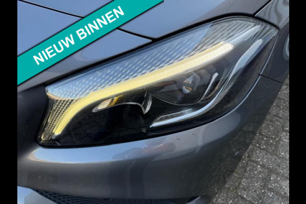 Mercedes-Benz A-Klasse 180 Ambition AMG-Line ,Navigatie, Xenon/Led, Lm velgen, afn.Trekhaak,