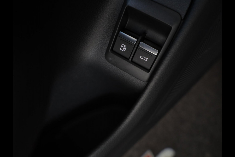 Audi A6 Avant 55 TFSI e quattro S edition 367pk | Panoramadak | Head up Display | Wegklapbare trekhaak | Adaptieve cruise controle | Parkeercamera