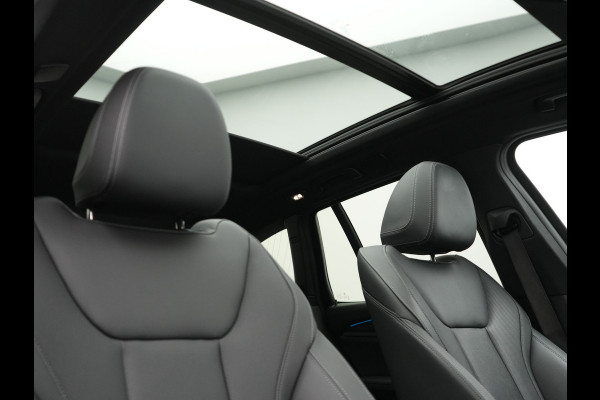 BMW X3 xDrive30e M Sport FACELIFT Plug In Hybrid 293pk Dealer O.H. PHEV | Panodak | Laser LED | Head Up | 360 Camera | Lederen Sportstoelen Memory & Verwarmd | Apple Carplay | Sfeerverlichting | Stuur Verwarmd | Keyless | Blis | Navigatie | Virtual | DAB |