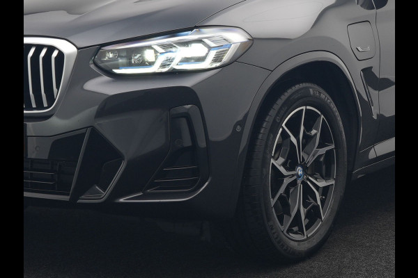 BMW X3 xDrive30e M Sport FACELIFT Plug In Hybrid 293pk Dealer O.H. PHEV | Panodak | Laser LED | Head Up | 360 Camera | Lederen Sportstoelen Memory & Verwarmd | Apple Carplay | Sfeerverlichting | Stuur Verwarmd | Keyless | Blis | Navigatie | Virtual | DAB |