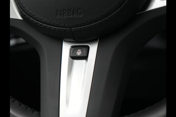 BMW X3 xDrive30e M Sport FACELIFT Plug In Hybrid 293pk Dealer O.H. PHEV | Panodak | Laser LED | Head Up | 360 Camera | Lederen Sportstoelen Memory & Verwarmd | Apple Carplay | Sfeerverlichting | Stuur Verwarmd | Keyless | Blis | Navigatie | Virtual | DAB |