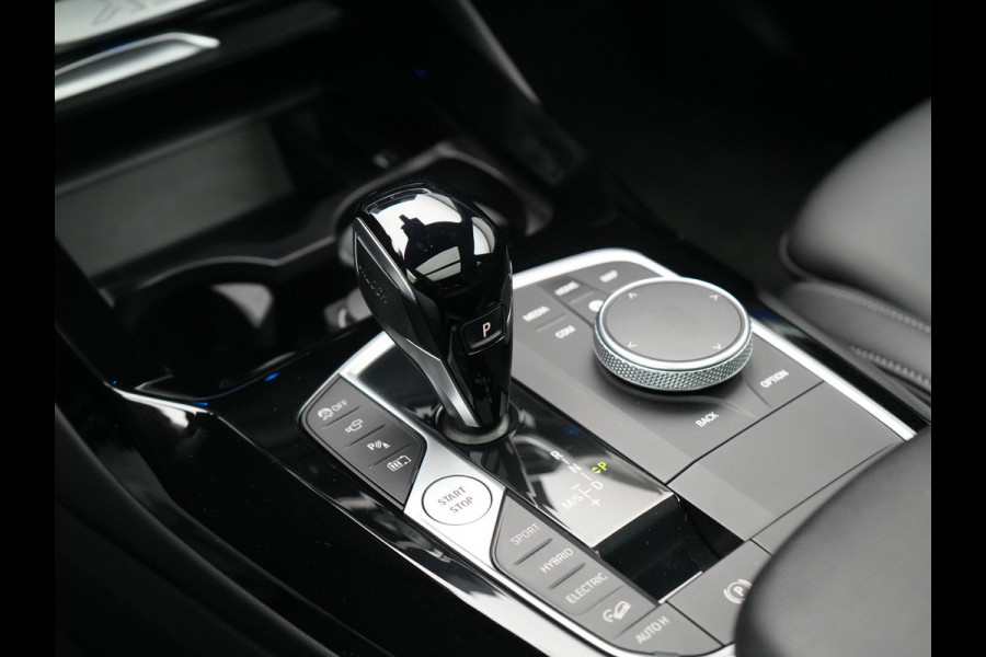 BMW X3 xDrive30e M Sport FACELIFT Plug In Hybrid 293pk Dealer O.H. PHEV | Panodak | Laser LED | Head Up | 360 Camera | Lederen Sportstoelen Memory & Verwarmd | Apple Carplay | Sfeerverlichting | Stuur Verwarmd | Keyless | Blis | Navigatie | Virtual | DAB |