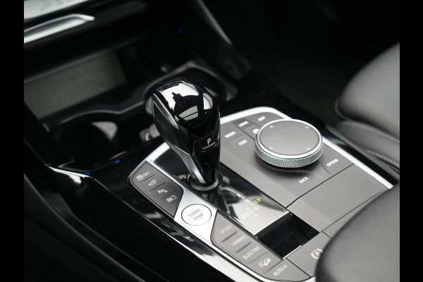 BMW X3 xDrive30e M Sport FACELIFT Plug In Hybrid 293pk Dealer O.H. PHEV | Panodak | Laser LED | Head Up | 360 Camera | Lederen Sportstoelen Memory & Verwarmd | Apple Carplay | Sfeerverlichting | Stuur Verwarmd | Keyless | Blis | Navigatie | Virtual | DAB |