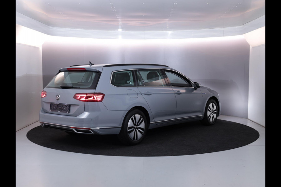 Volkswagen Passat Variant 1.4 TSI PHEV GTE Business 218 pk Automaat (DSG) | Navigatie | Panoramadak | Parkeersensoren (Park assist) | Matrix LED koplampen | Stoelverwarming |